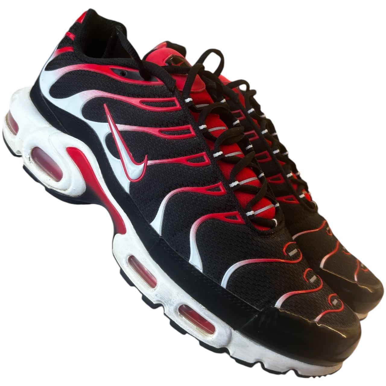 Black red and white air max plus tn