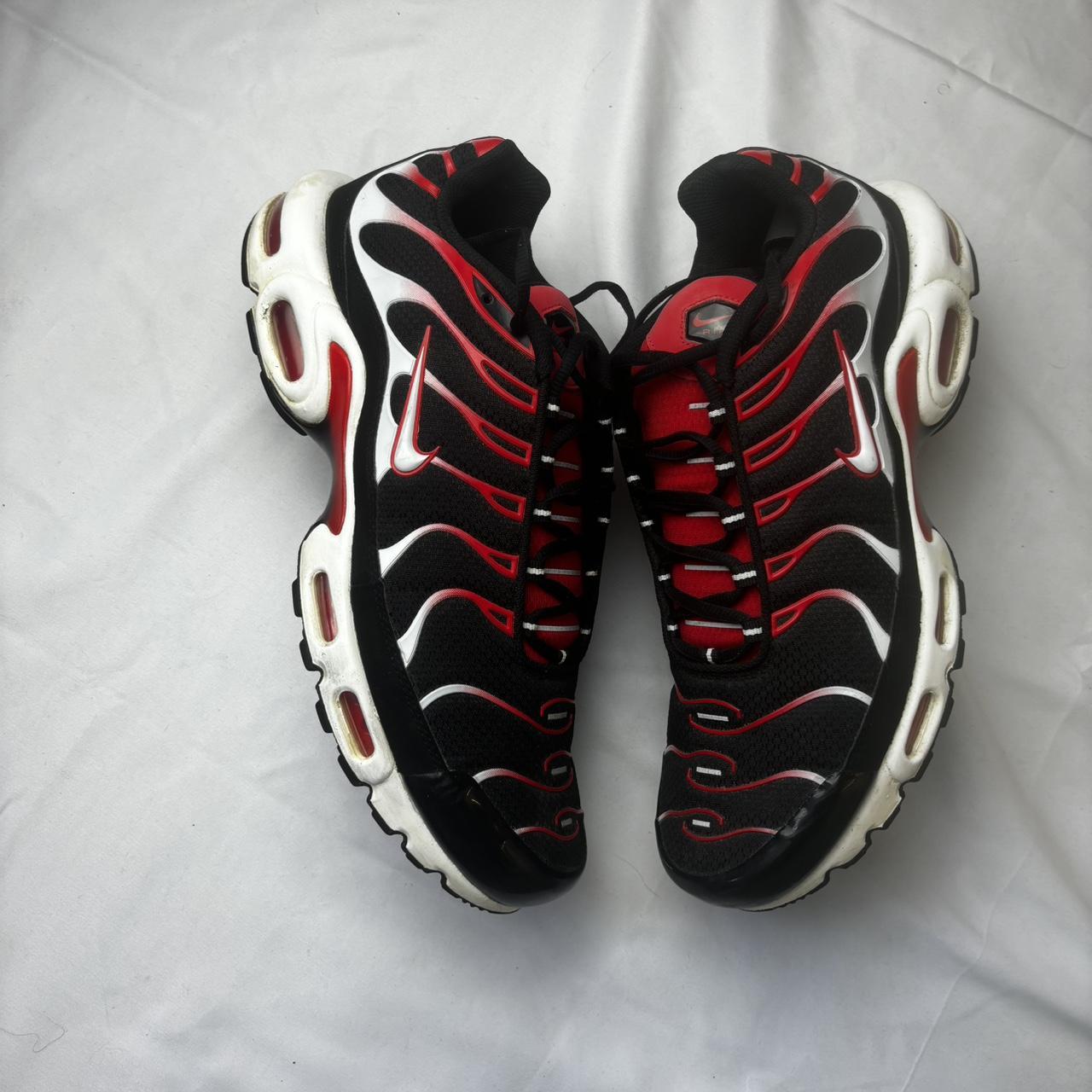 Black red and white air max plus tn