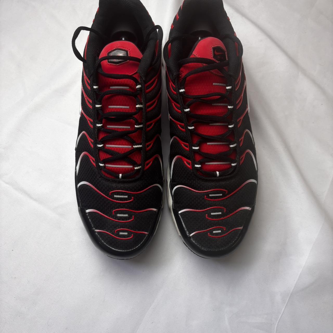 Black red and white air max plus tn
